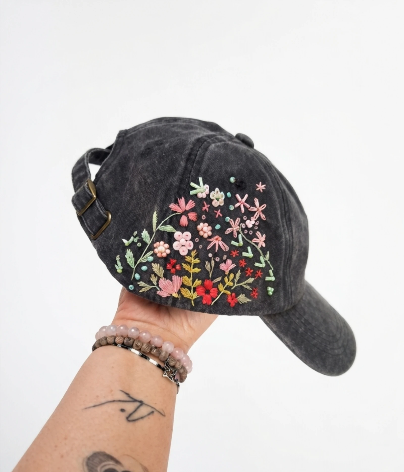 Hand-embroidered black cap with flowers and beads – photo 5